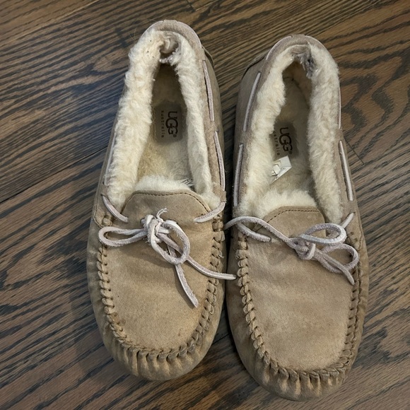 Women Ugg slippers size 8 - Picture 3 of 3